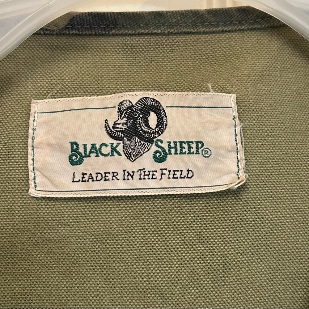 Men's Black Sheep Camouflage Outdoor Vest - Picture 3 of 4